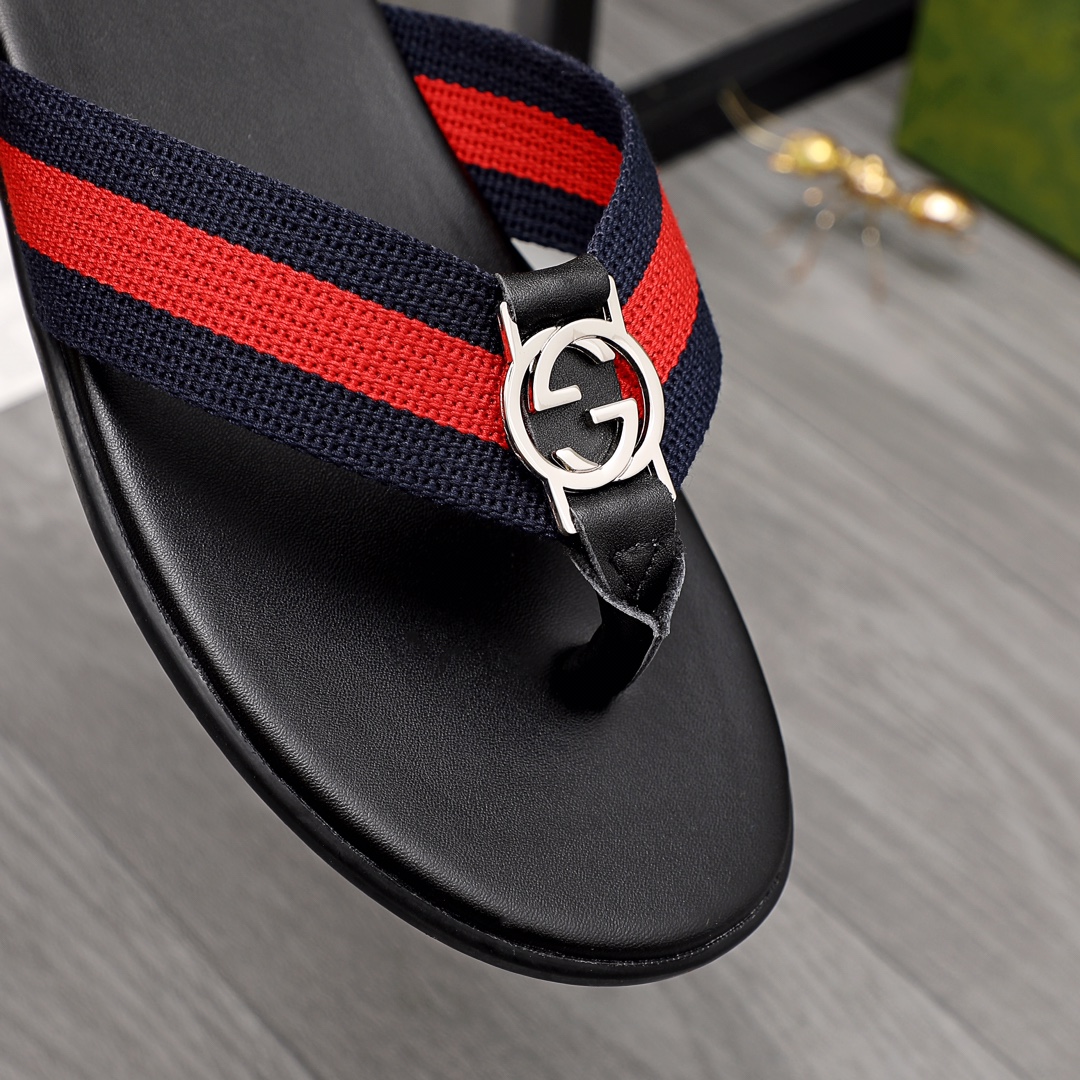 Gucci Rubber GG Men's Flip Flops - DesignerGu