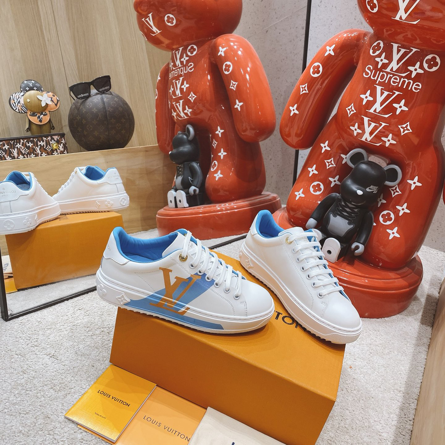 Louis Vuitton Logo Sneaker - DesignerGu