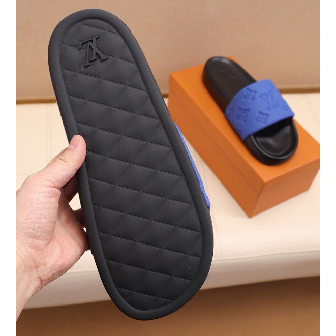 Louis Vuitton Monogram Slippers - DesignerGu