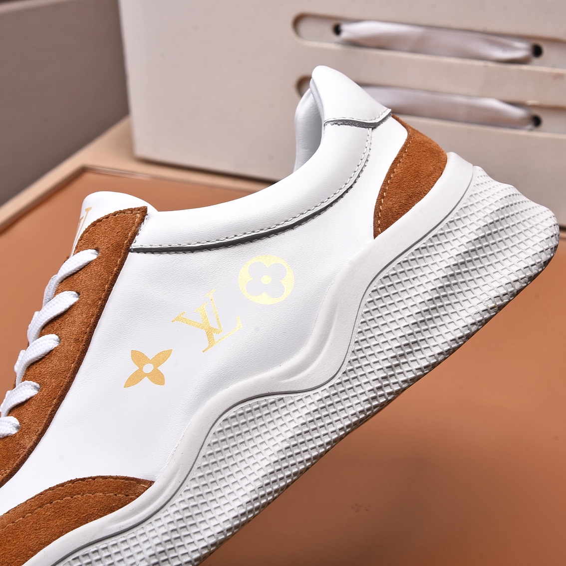 Louis Vuitton Men's Logo Sneaker - DesignerGu