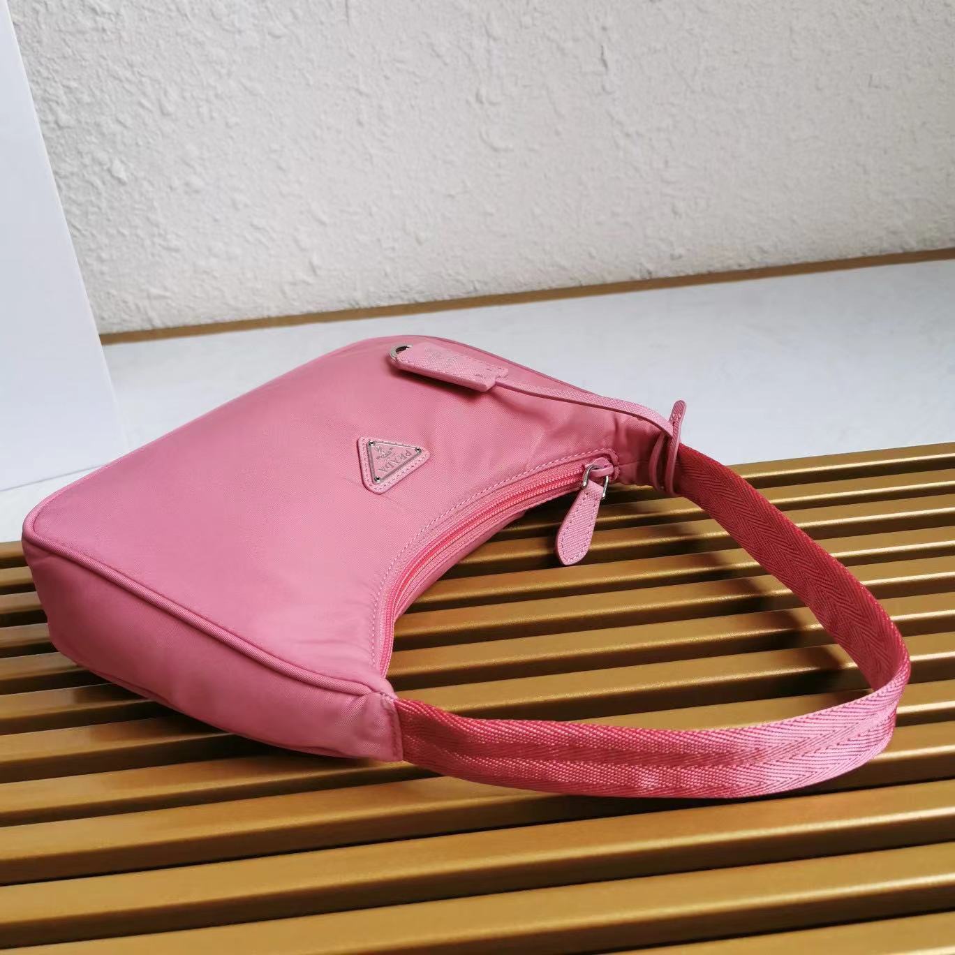 Prada Logo Shoulder  Bag (23-13-5cm) - DesignerGu