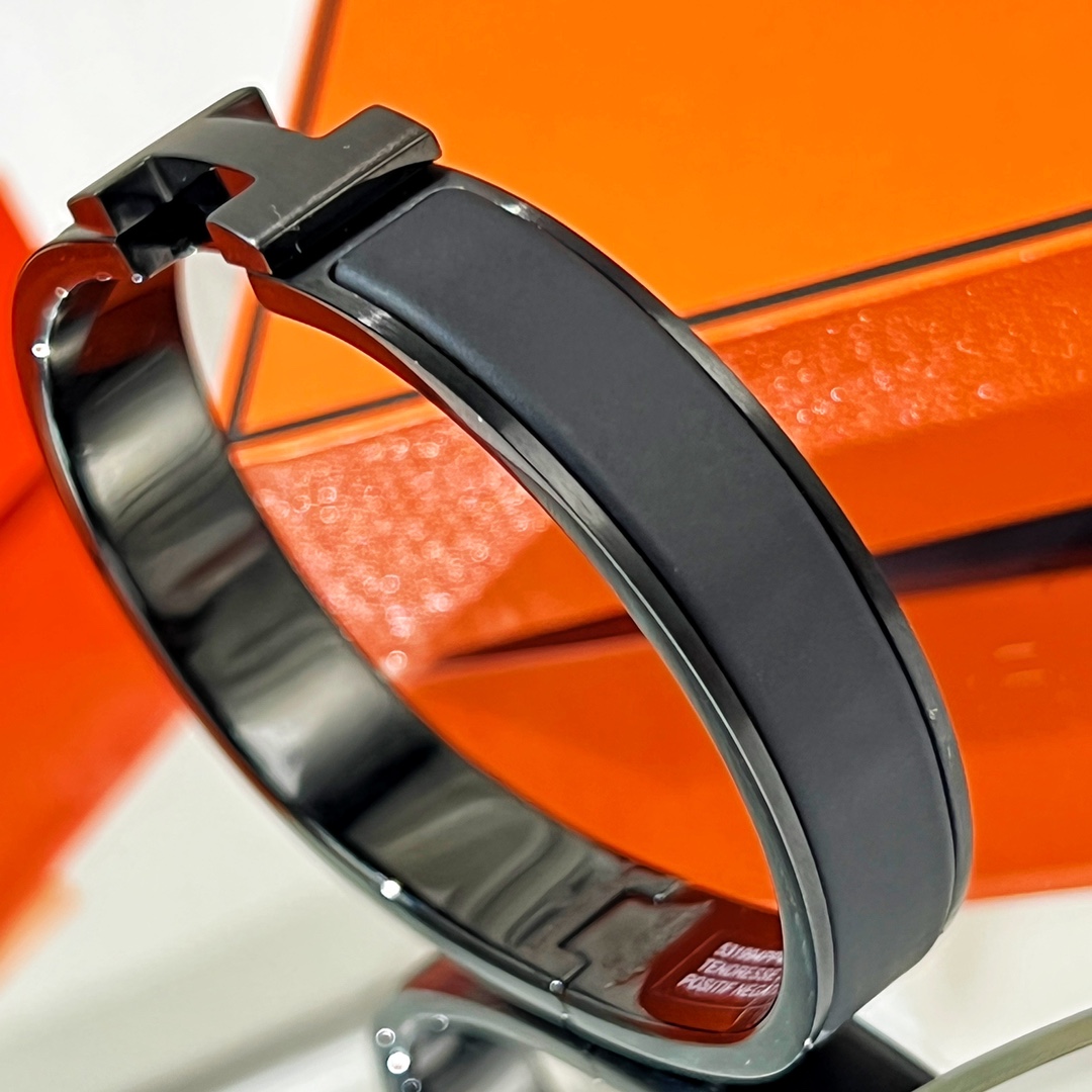 Hermes  Clic HH So Black Bracelets - DesignerGu