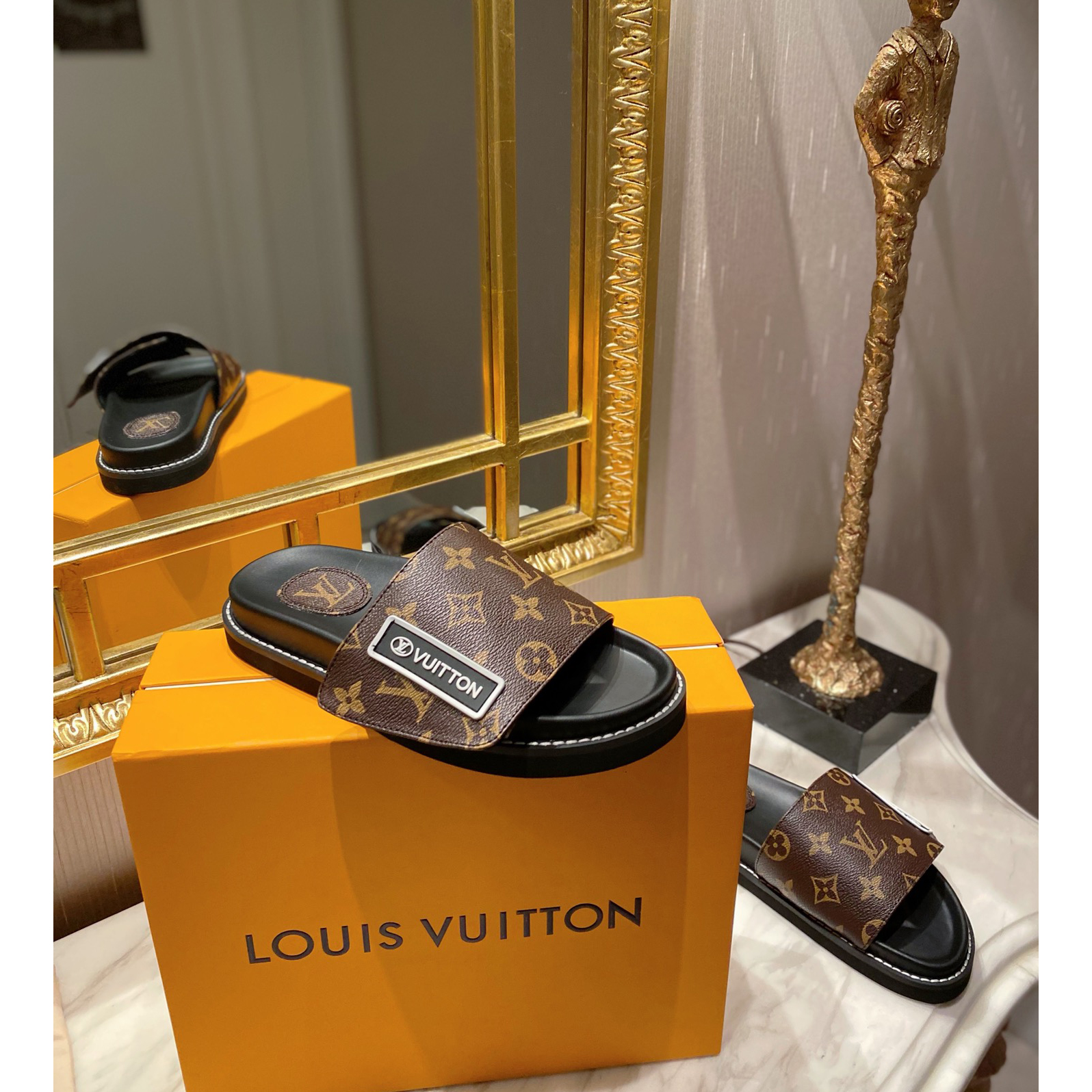 Louis Vuitton Monogram Slipper - DesignerGu