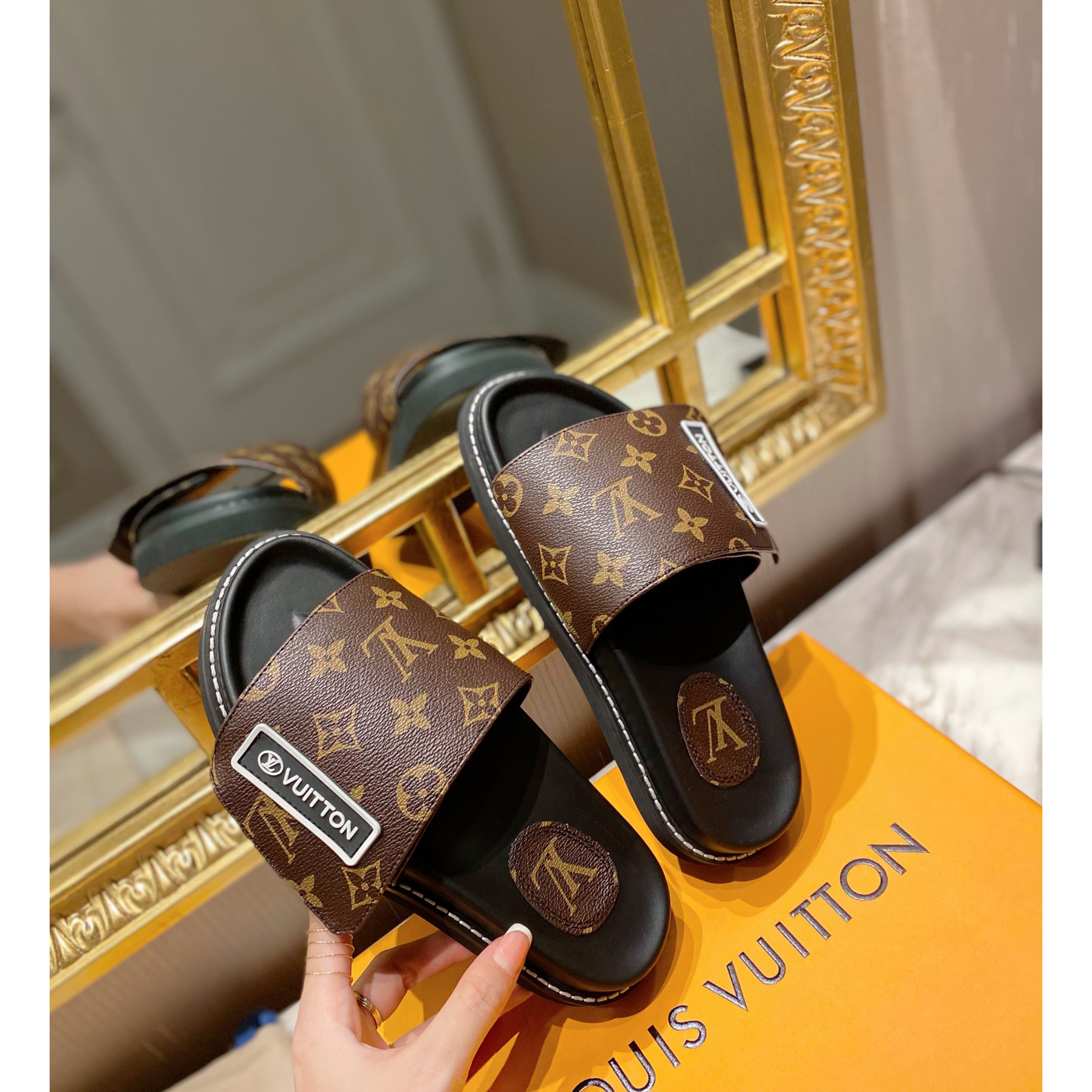 Louis Vuitton Monogram Slipper - DesignerGu