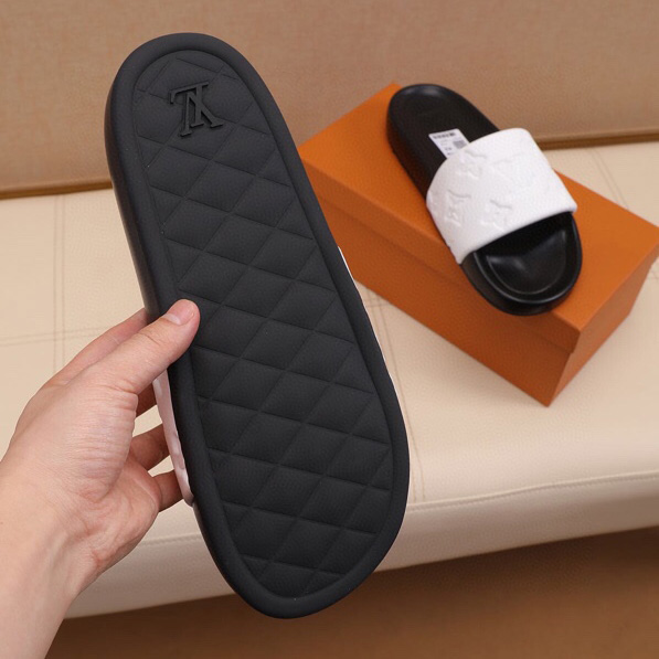 Louis Vuitton Monogram Slippers - DesignerGu