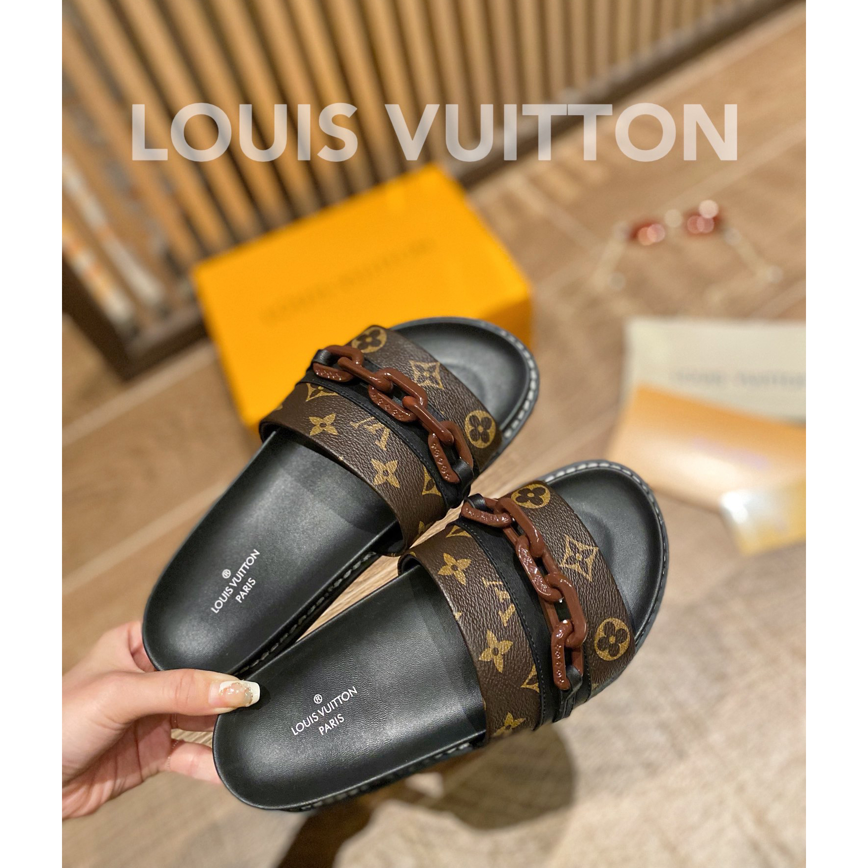 Louis Vuitton Monogram Slipper - DesignerGu