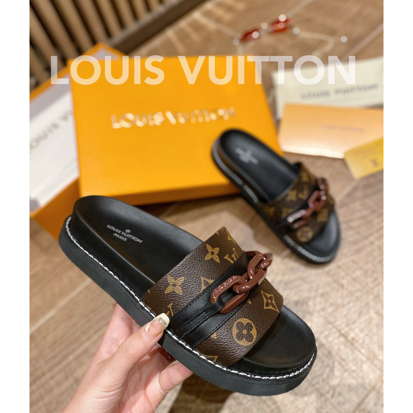 Louis Vuitton Monogram Slipper - DesignerGu