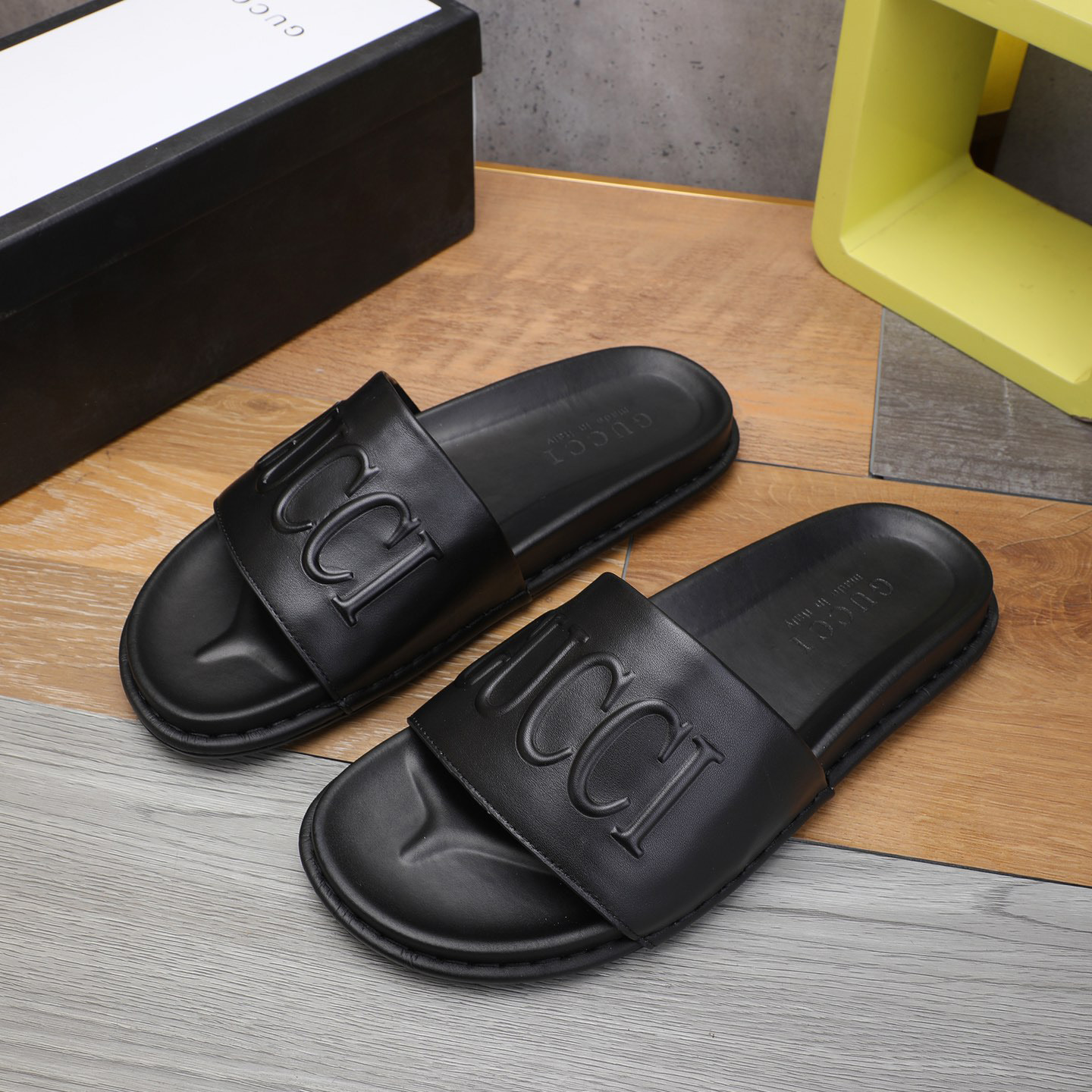 Gucci Logo Rubber Slide Sandal - DesignerGu