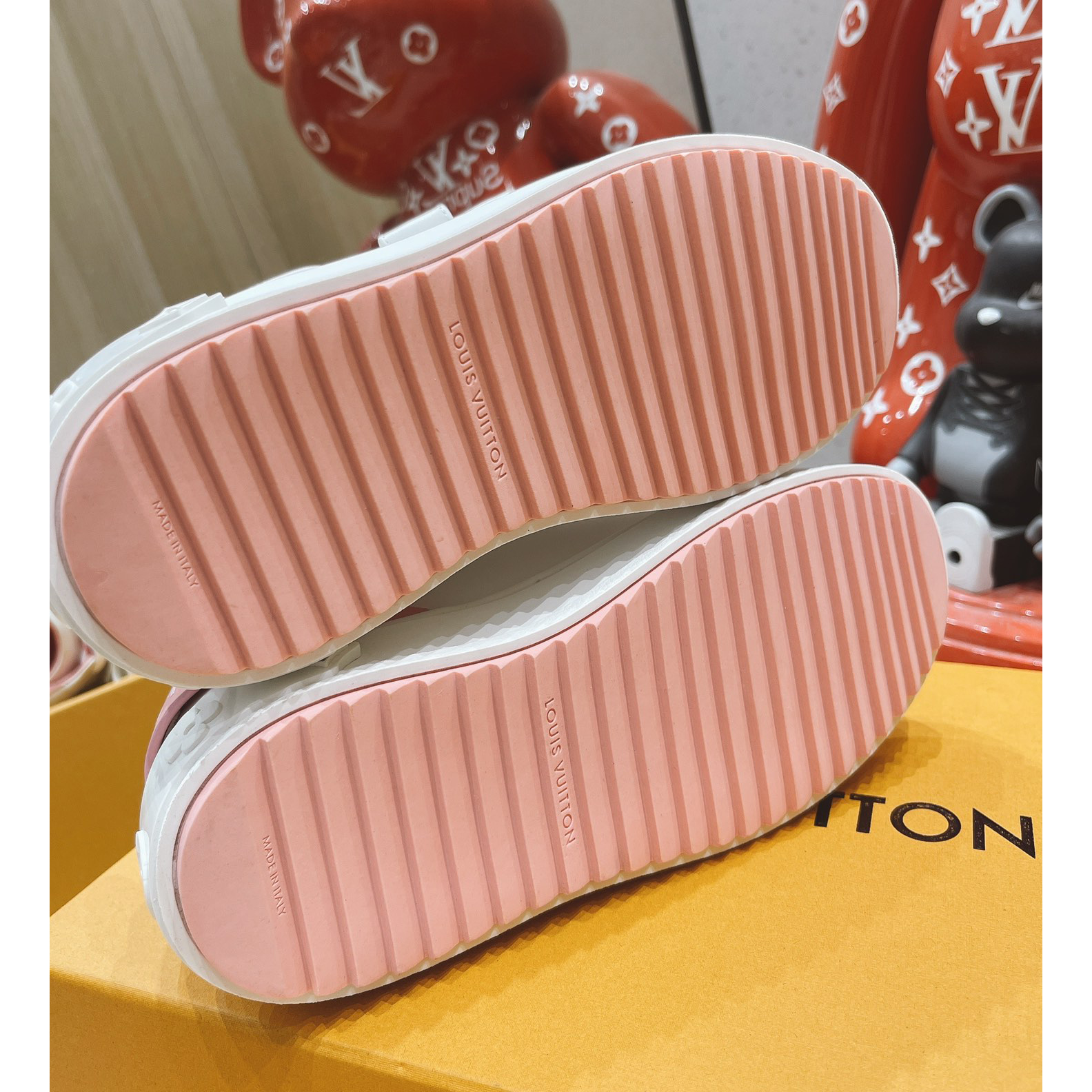 Louis Vuitton Logo Sneaker - DesignerGu