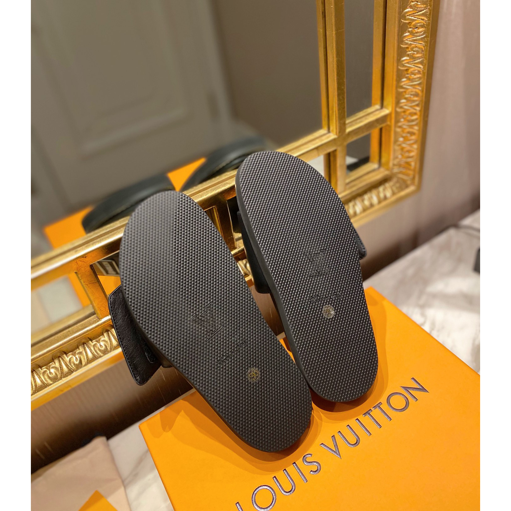 Louis Vuitton Monogram Slipper - DesignerGu