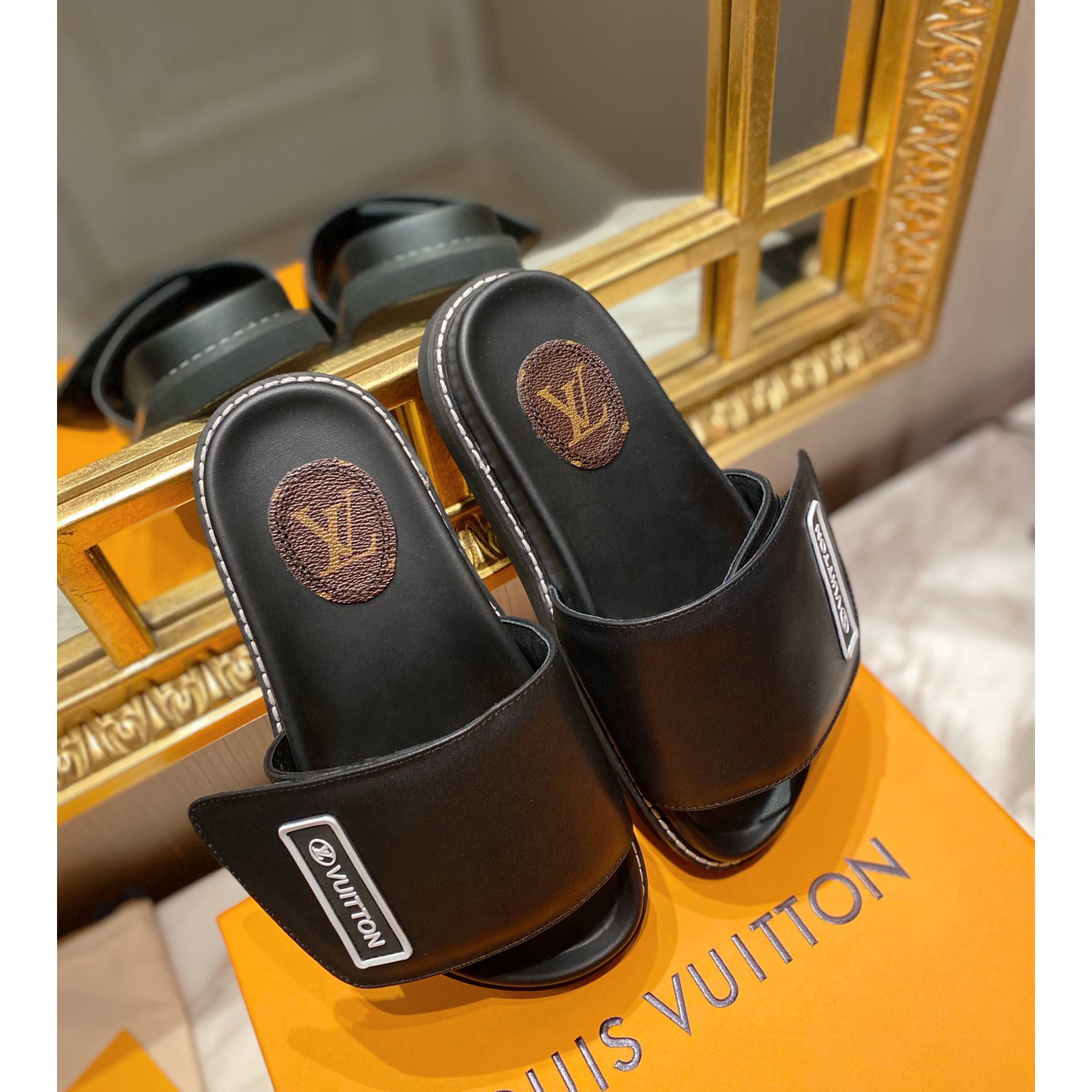 Louis Vuitton Monogram Slipper - DesignerGu