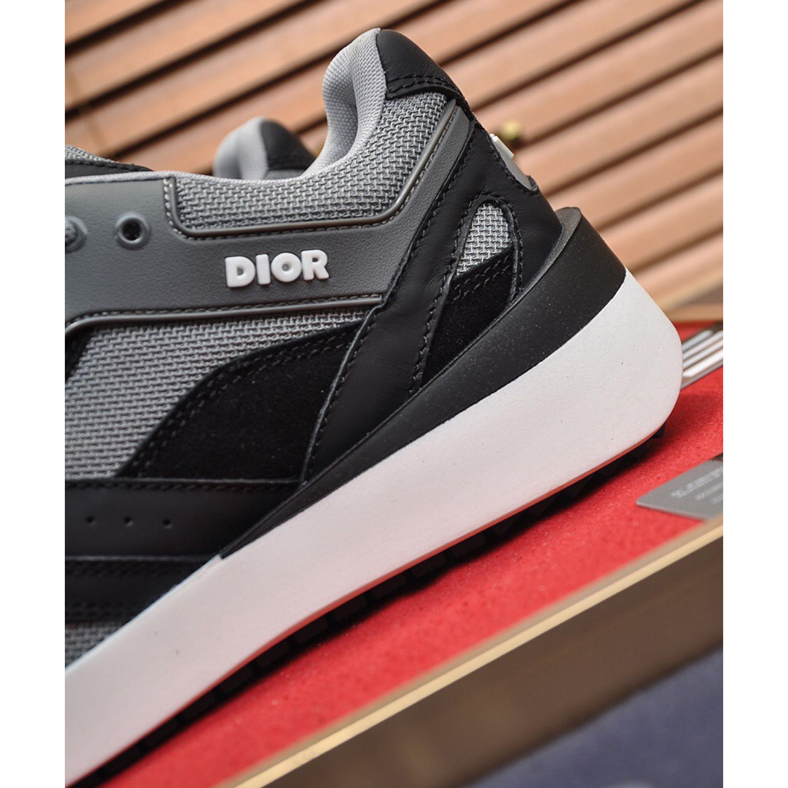 Dior B29 Low-Top Sneaker - DesignerGu