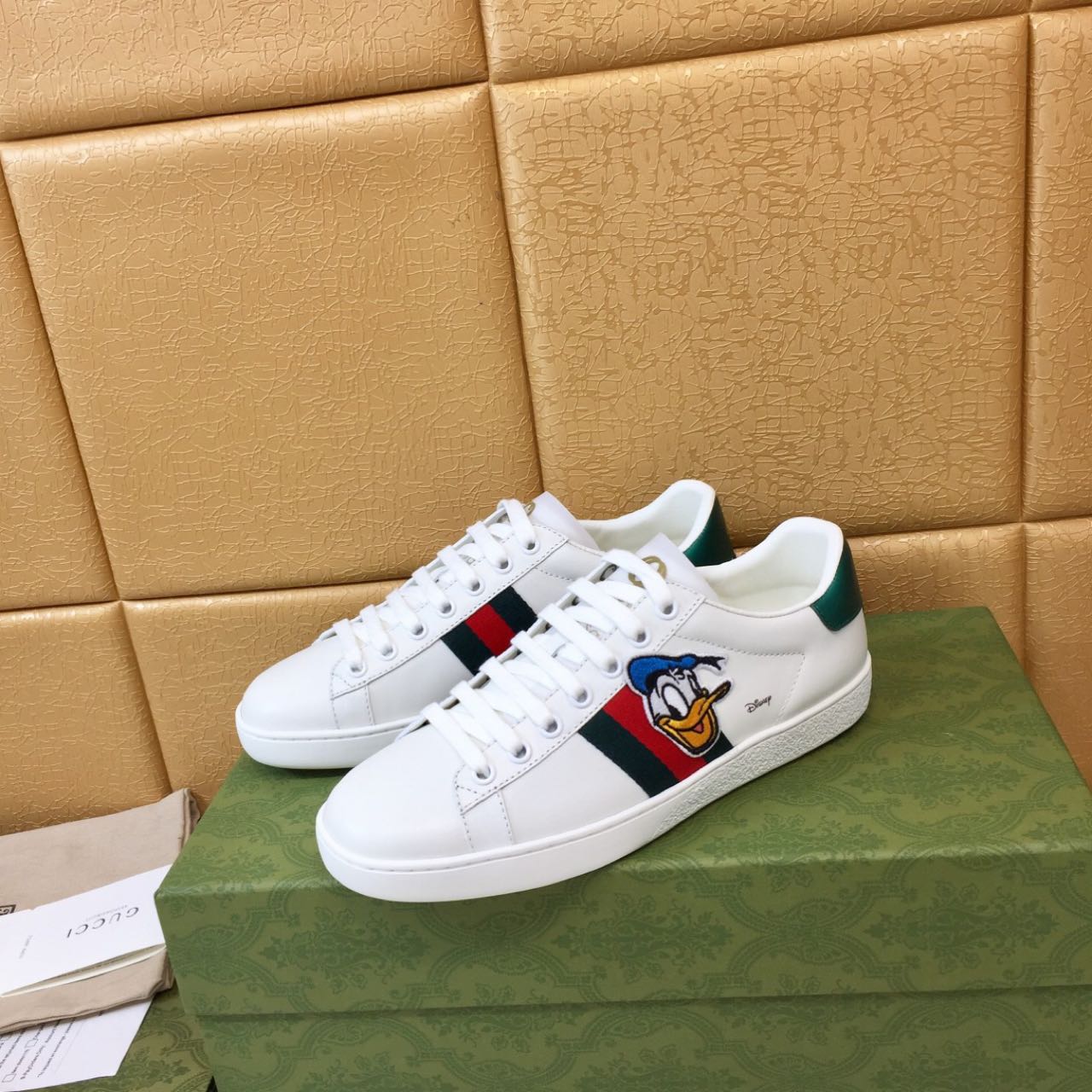 Gucci x Disney Donald Duck Sneakers - DesignerGu