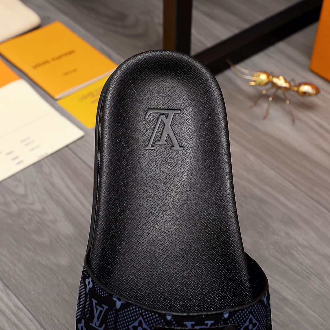 Louis Vuitton Monogram Slippers - DesignerGu