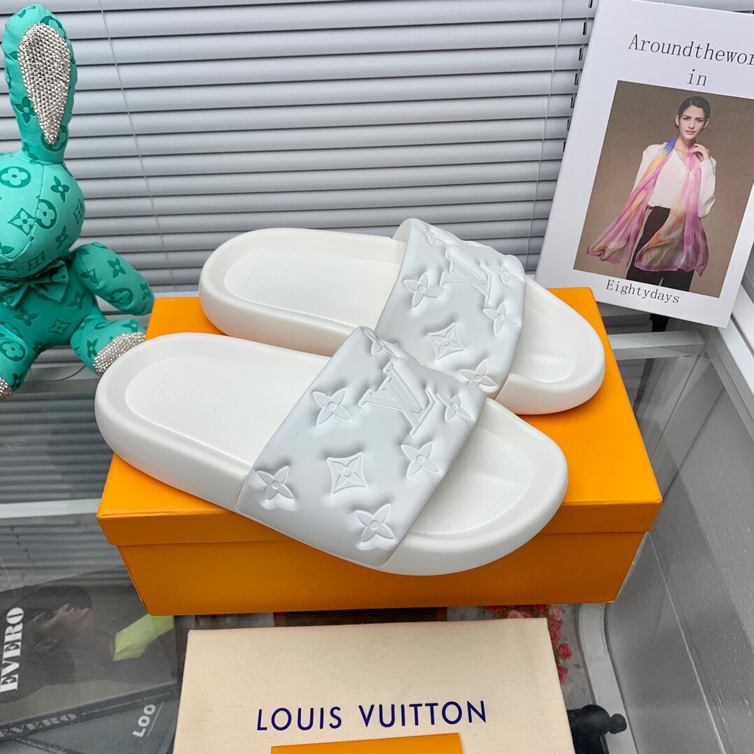 Louis Vuitton Waterfront Mule  1A9FK7 - DesignerGu