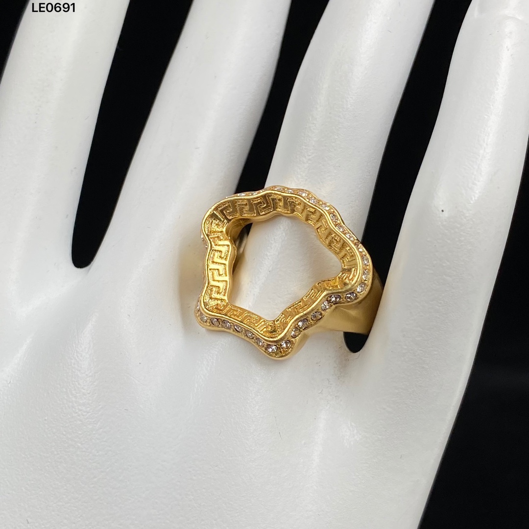 Versace La Medusa Curve Ring - DesignerGu