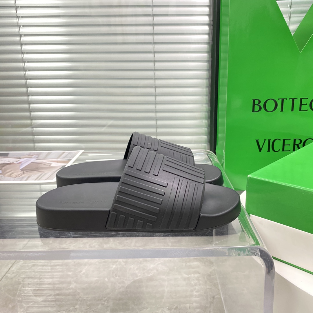 Bottega Veneta Rubber slides - DesignerGu