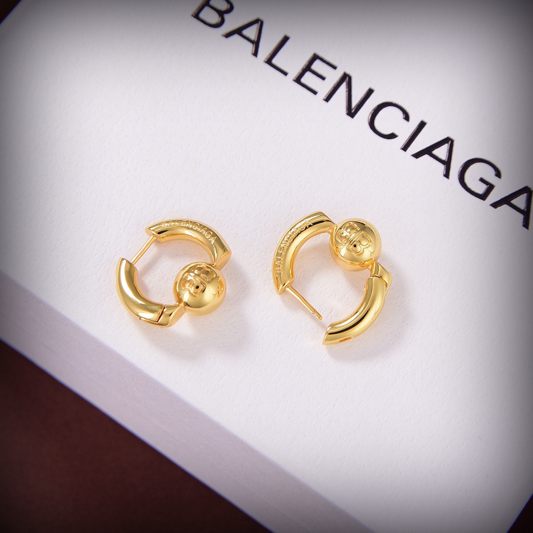 Balenciaga Cut Ear Cuff - DesignerGu