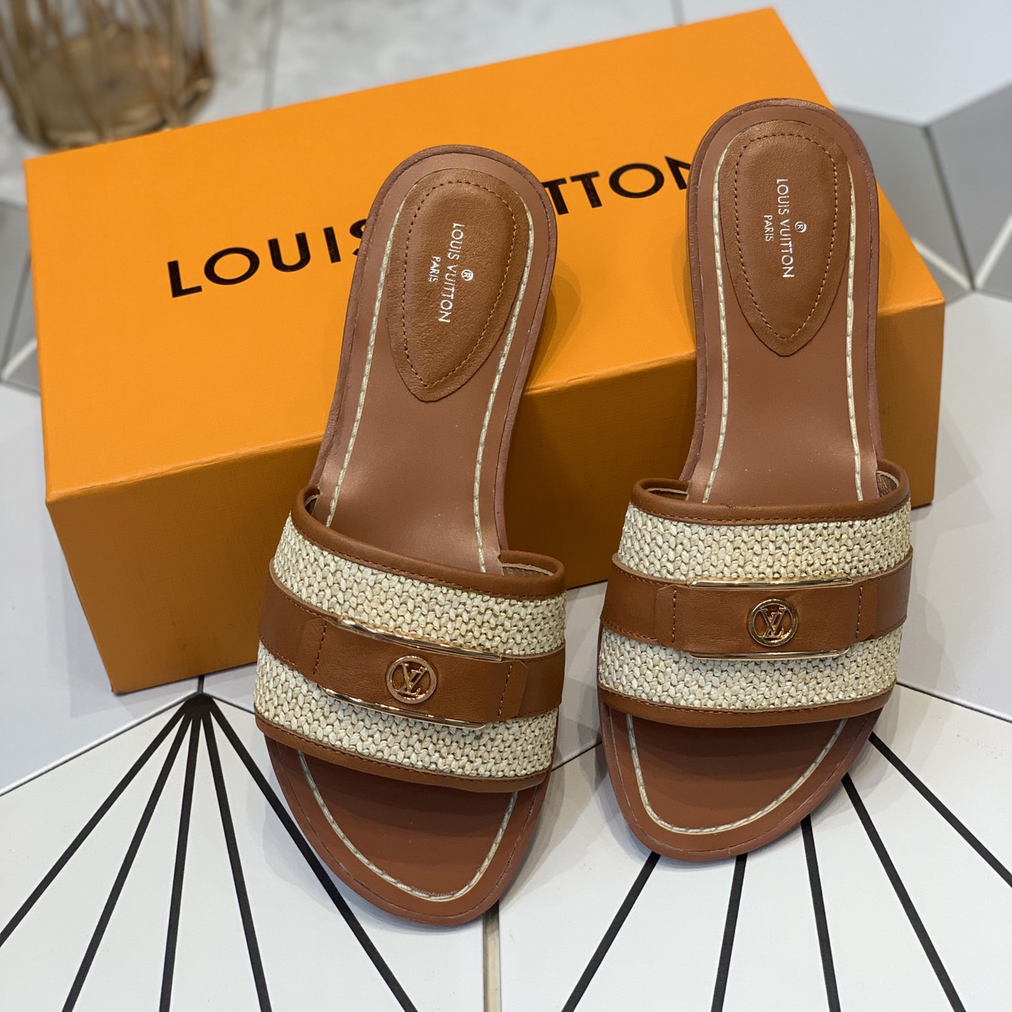 Louis Vuitton Lock It Flat Mule   1AA1A6 - DesignerGu