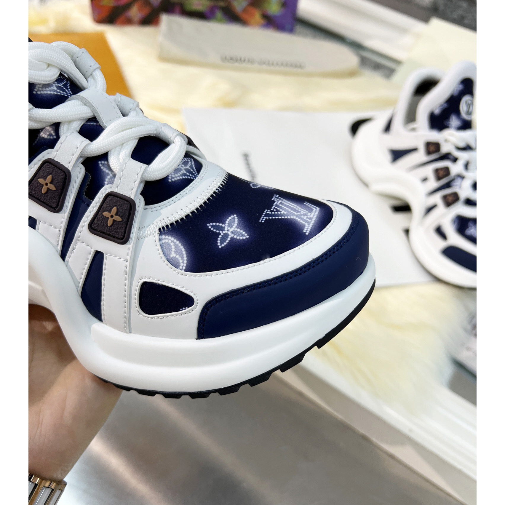 Louis Vuitton LV Archlight Sneaker   1A9RX2 - DesignerGu