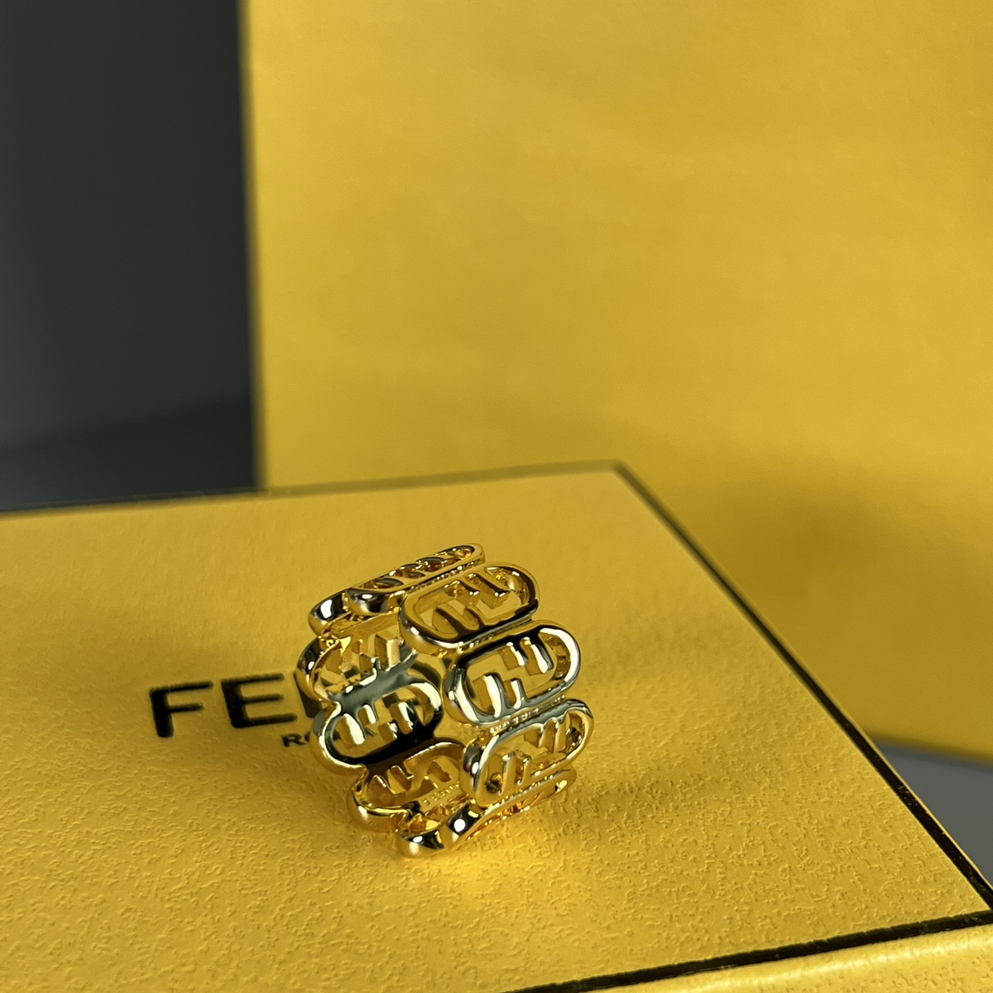 Fendi Fendi O’Lock Gold-Coloured Ring - DesignerGu