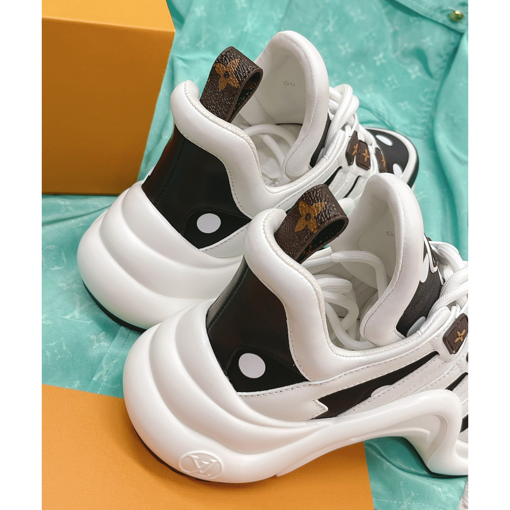 Louis Vuitton LV Archlight Sneaker    - DesignerGu