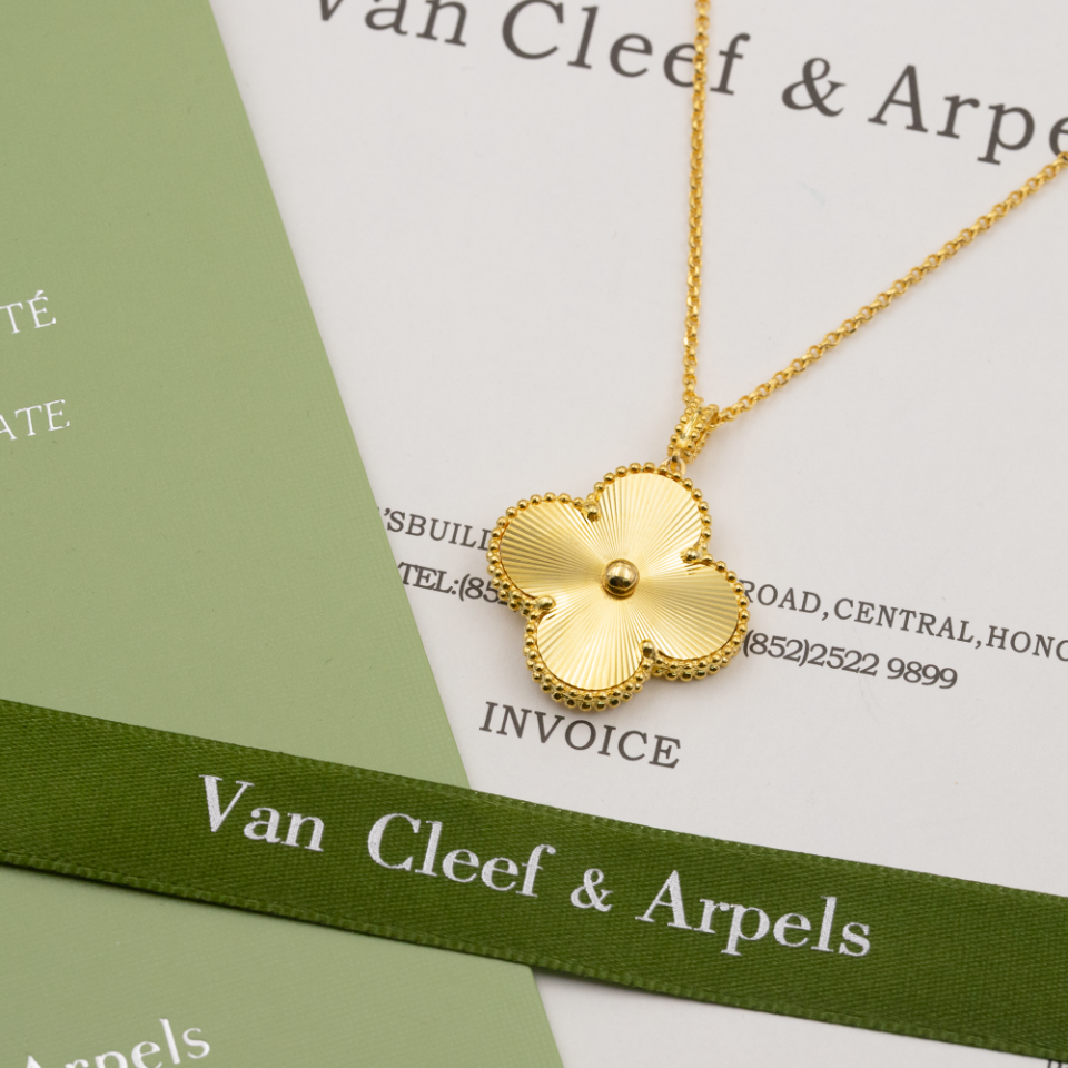 Van Cleef & Arpels Magic Alhambra Long Necklace In Yellow Gold - DesignerGu