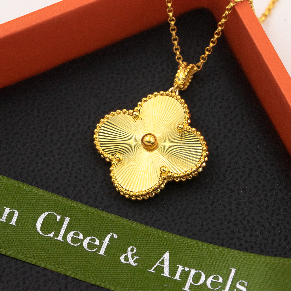 Van Cleef & Arpels Magic Alhambra Long Necklace In Yellow Gold - DesignerGu