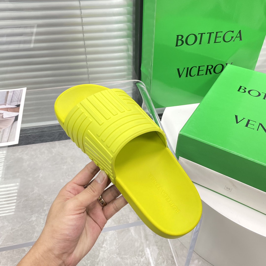 Bottega Veneta Rubber slides - DesignerGu