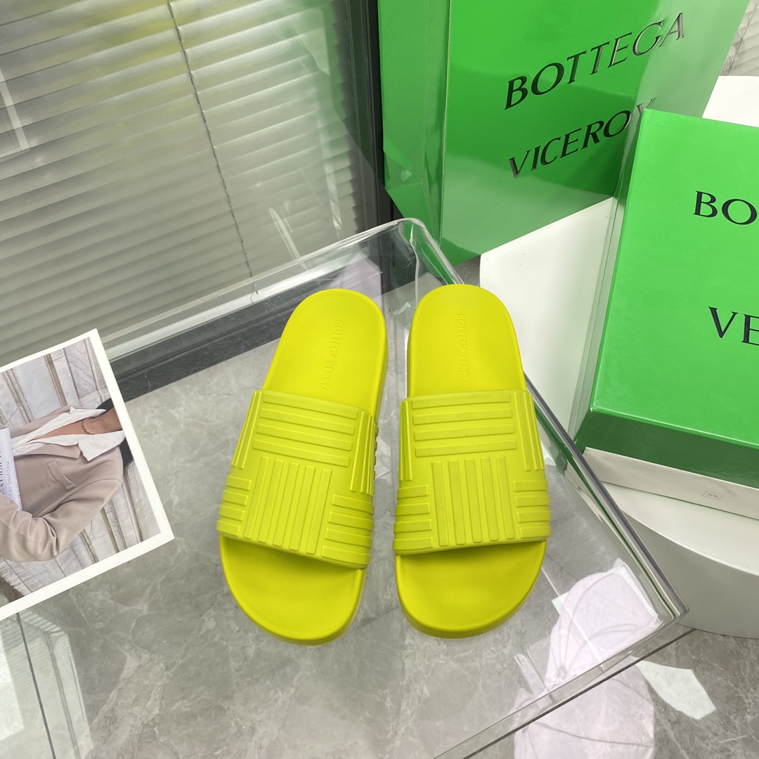 Bottega Veneta Rubber slides - DesignerGu