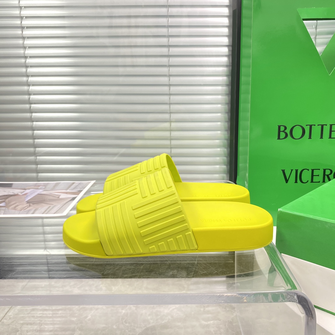 Bottega Veneta Rubber slides - DesignerGu