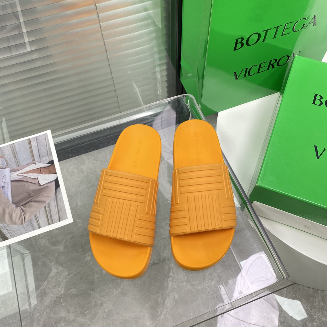 Bottega Veneta Rubber slides - DesignerGu