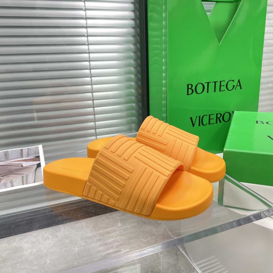 Bottega Veneta Rubber slides - DesignerGu