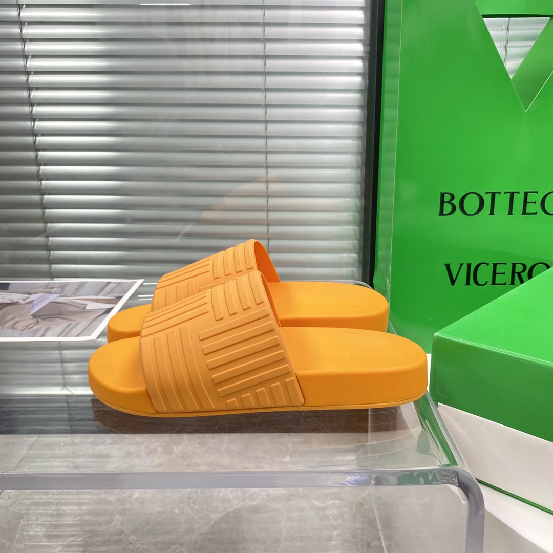 Bottega Veneta Rubber slides - DesignerGu