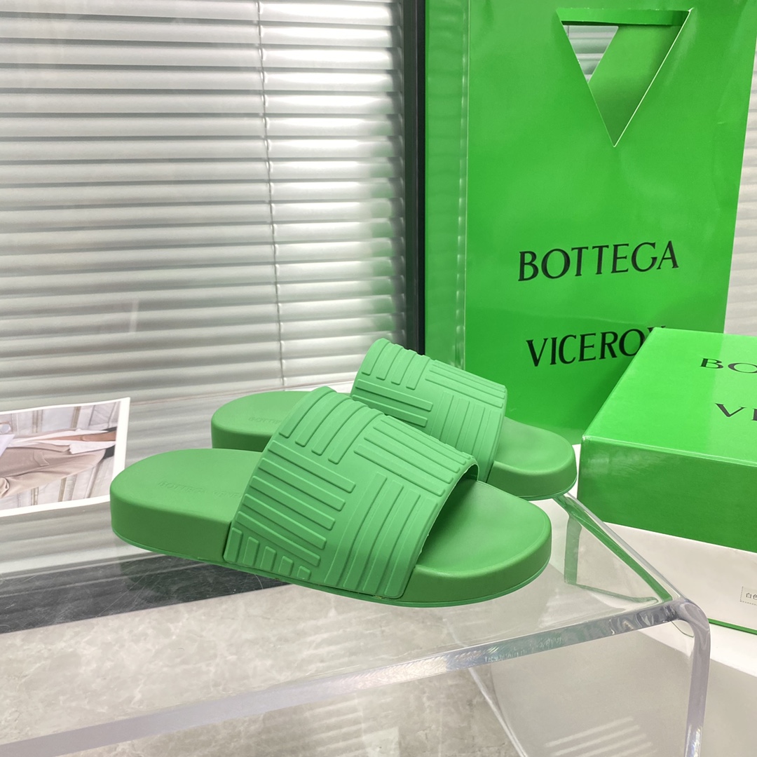 Bottega Veneta Rubber slides - DesignerGu