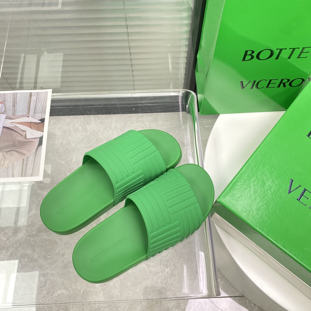 Bottega Veneta Rubber slides - DesignerGu