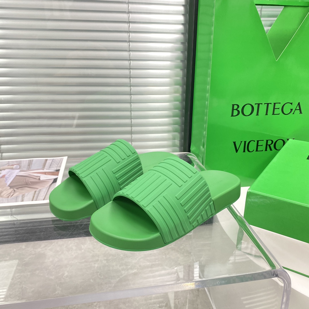 Bottega Veneta Rubber slides - DesignerGu