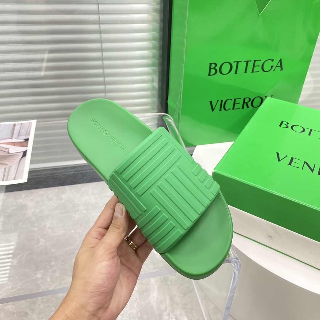 Bottega Veneta Rubber slides - DesignerGu