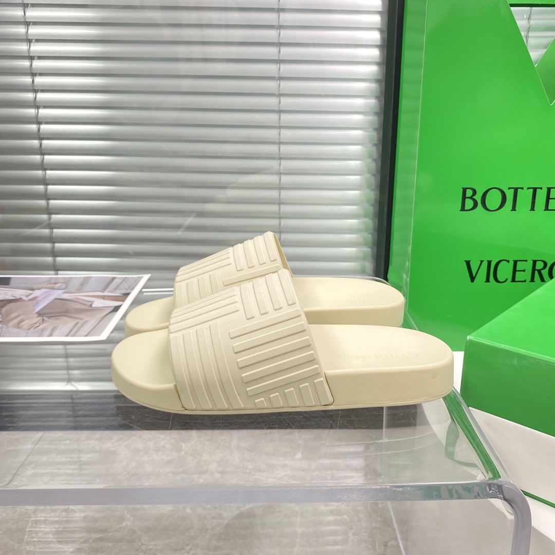 Bottega Veneta Rubber slides - DesignerGu