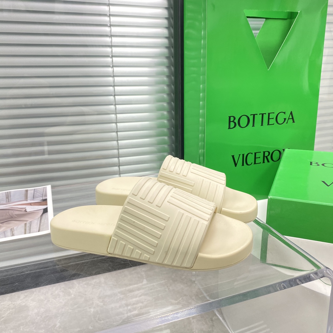 Bottega Veneta Rubber slides - DesignerGu