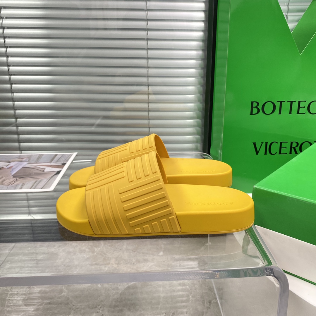 Bottega Veneta Rubber Slides - DesignerGu