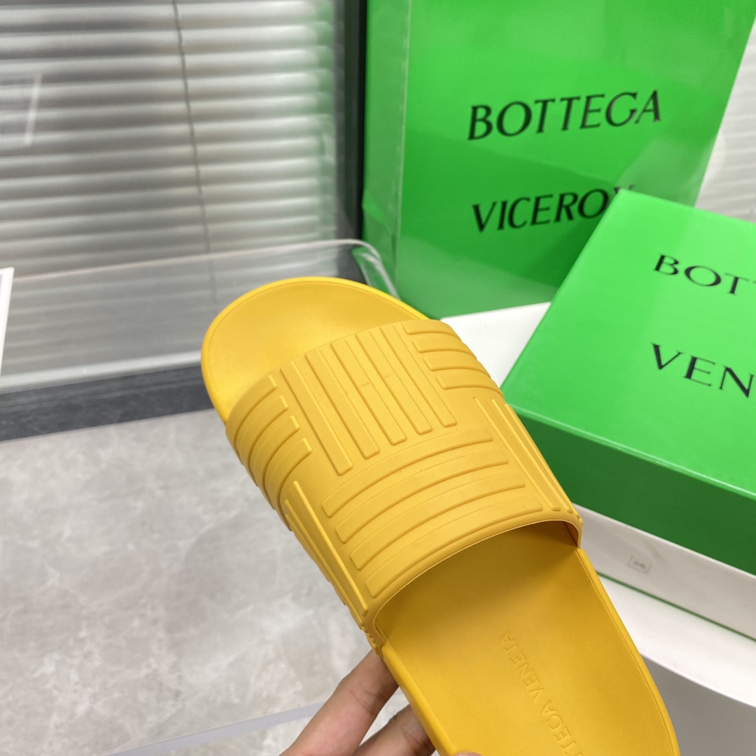 Bottega Veneta Rubber Slides - DesignerGu