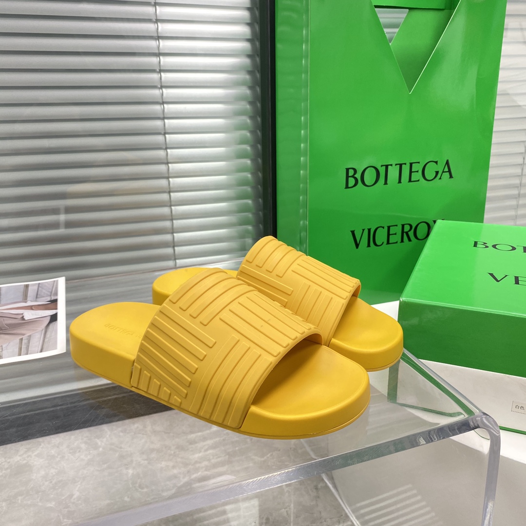 Bottega Veneta Rubber Slides - DesignerGu