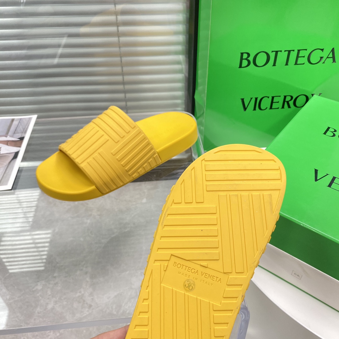 Bottega Veneta Rubber Slides - DesignerGu