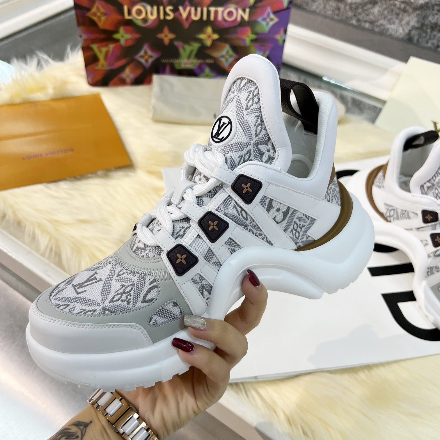 Louis Vuitton LV Archlight Sneaker   1AAIX3 - DesignerGu