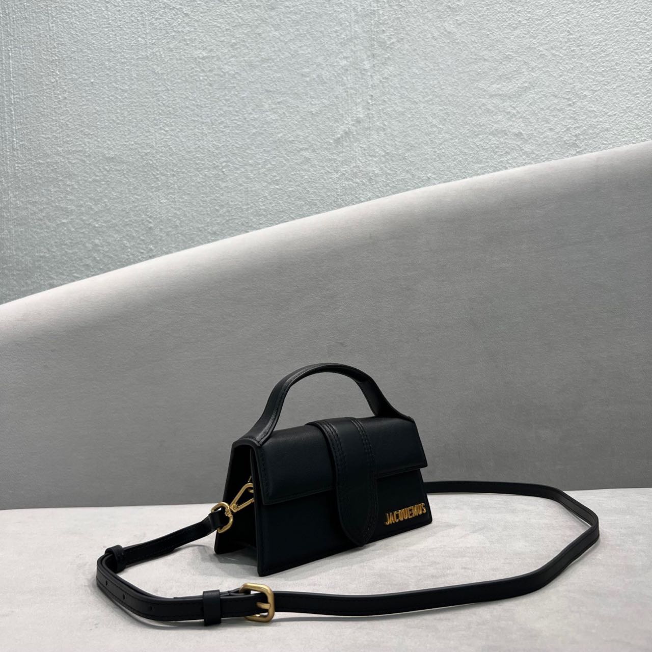 Jacquemus Le Grand Bambino Handbag With Adjustable Crossbody Strap(24-13-7CM) - DesignerGu