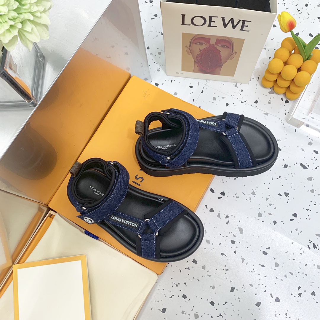 Louis Vuitton Pool Pillow Flat Comfort Sandal       - DesignerGu