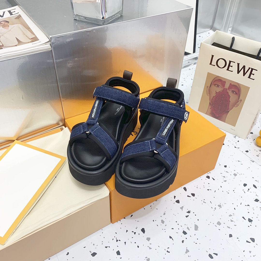 Louis Vuitton Pool Pillow Flat Comfort Sandal       - DesignerGu