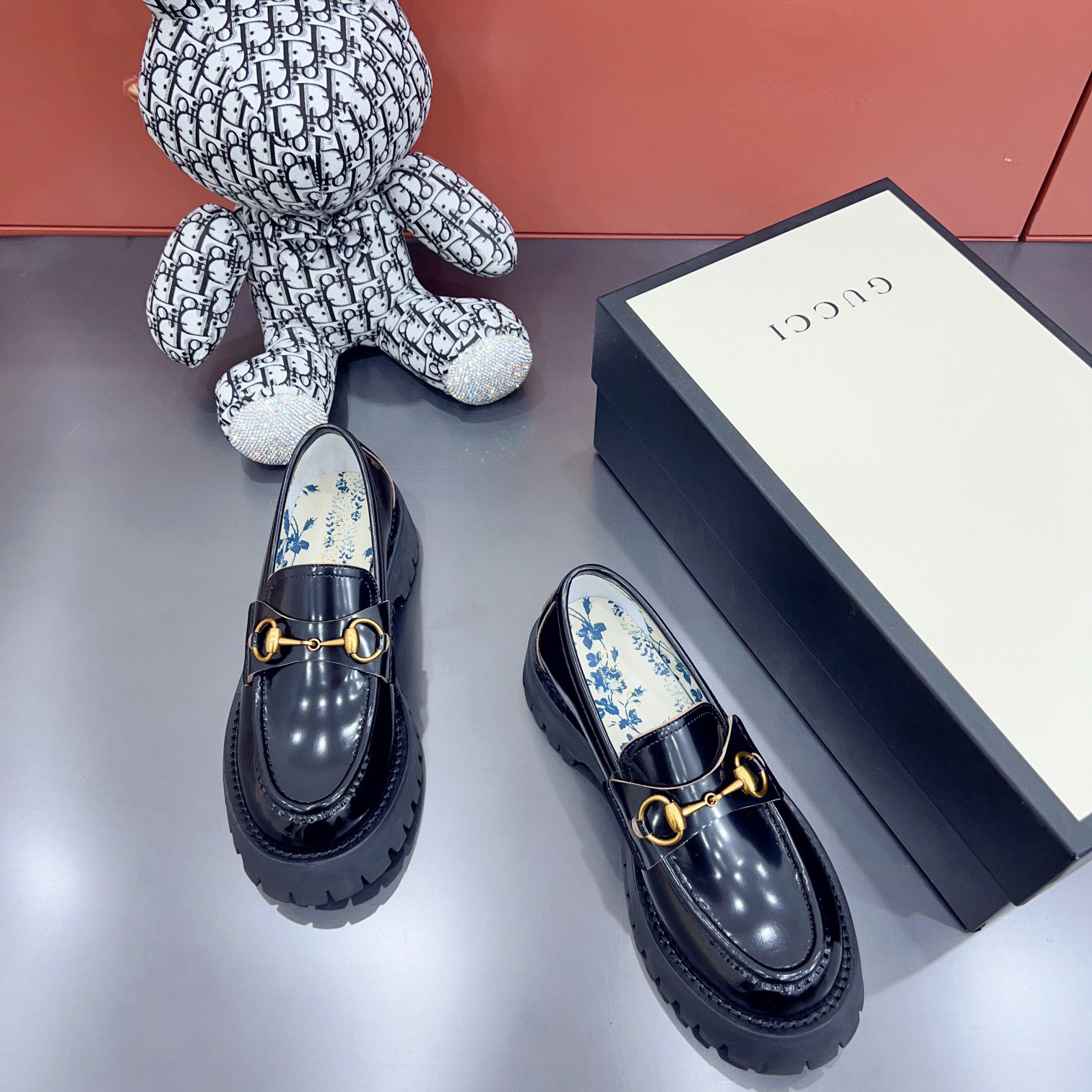 Gucci Leather Lug Sole Horsebit Loafer - DesignerGu