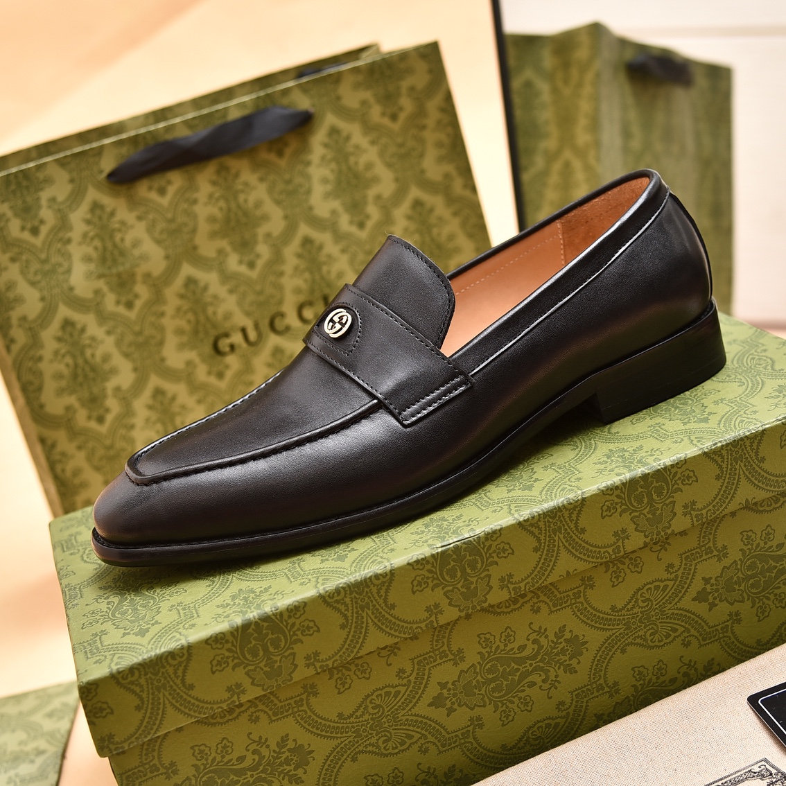 Gucci Men's Loafer With Interlocking G - DesignerGu